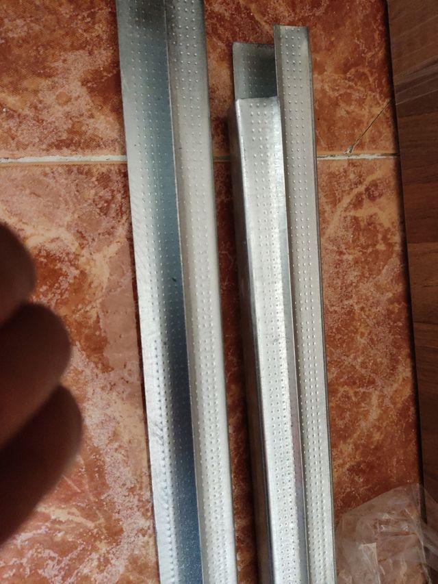 Canal clip galvanizado para tabiques y techos