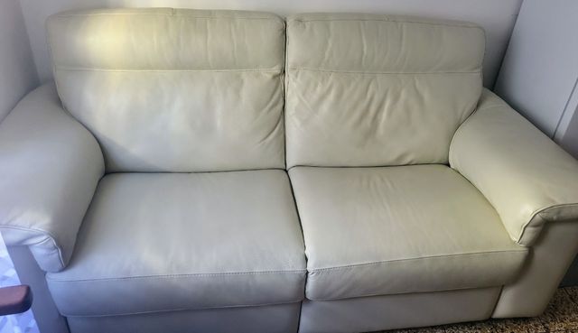 Divano 2 posti pelle beige - elettrico ingombrante