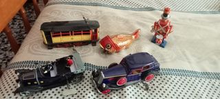 Lotto 5 vecchi giocattoli: auto, tram e solitudine