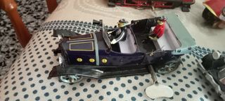 Lotto 5 vecchi giocattoli: auto, tram e solitudine