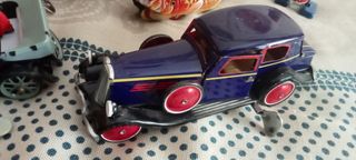 Lotto 5 vecchi giocattoli: auto, tram e solitudine