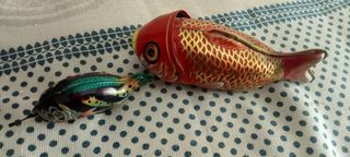 Lotto 5 vecchi giocattoli: auto, tram e solitudine