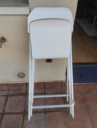 2 Taburetes blancos plegables