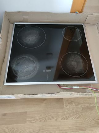 Placa vitrocerámica Bosch 4 fuegos modelo HMVP460