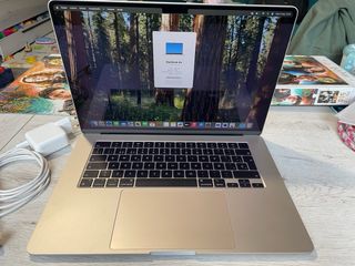 MacBook Air 15" M3 2024 - Plata