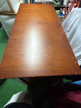 Mueble con cajones y vitrinas