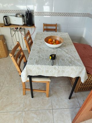 Mesa negra cocina-comedor