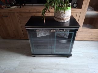 Mesa auxiliar negra -Mesa de cristal.