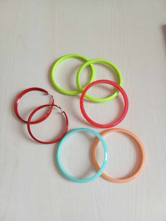 BRACCIALI E ORECCHINI