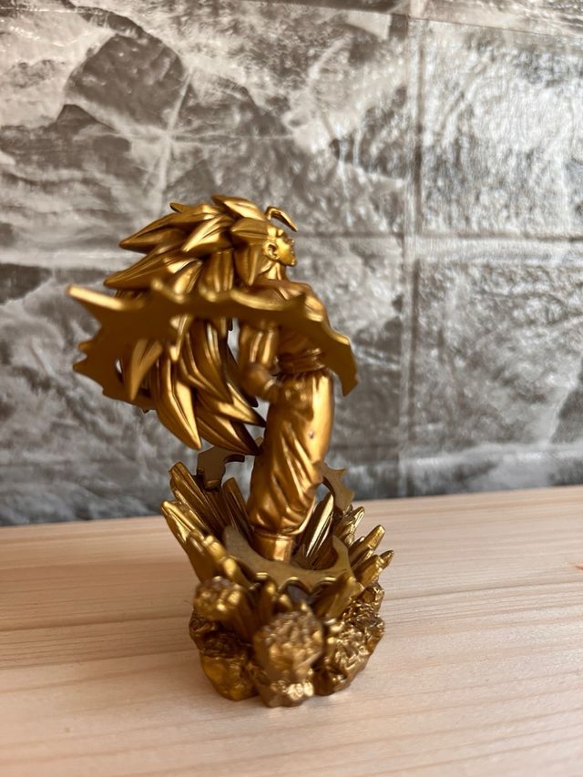 Goku dorado MegaHouse - Figura