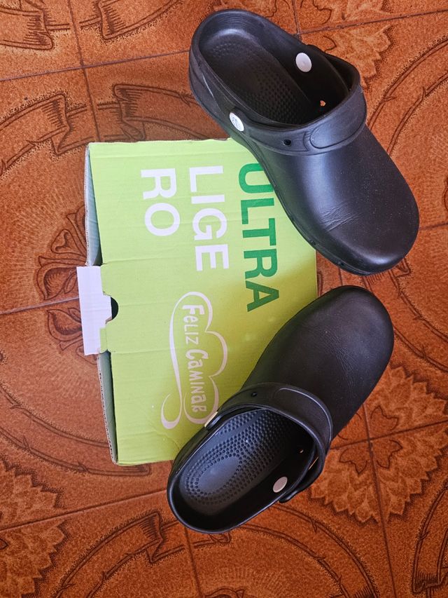 Zuecos Ultra Ligeros - Talla 38 y 40