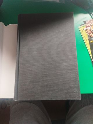 La huésped (The host) (Spanish Edition)