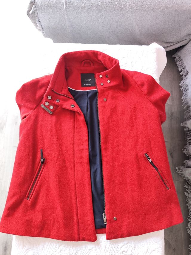 Abrigo rojo Mango