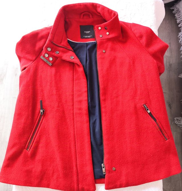 Abrigo rojo Mango
