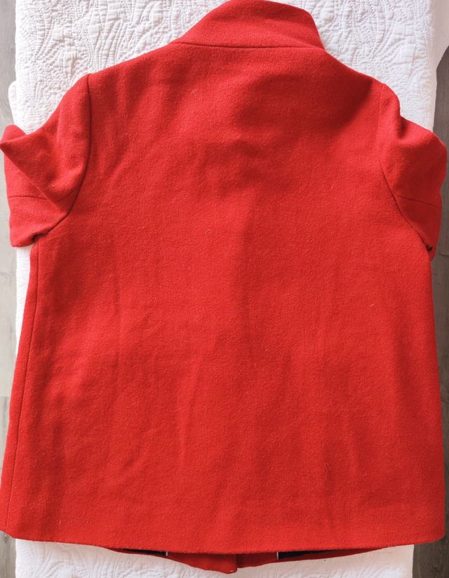 Abrigo rojo Mango