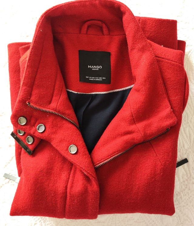 Abrigo rojo Mango