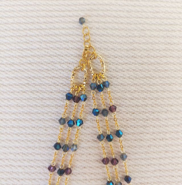 Collana dorata con cristalli blu