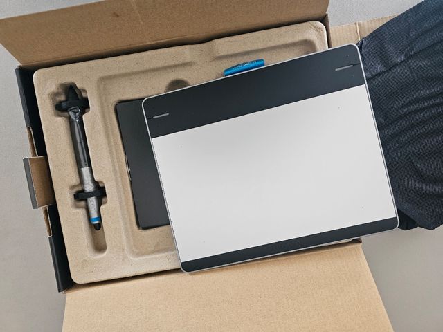 Wacom Intuos pen e touch small