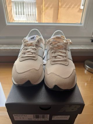 New Balance 237