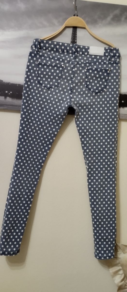 Pantalón vaquero de topitos