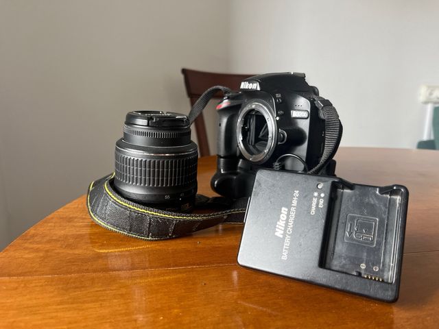 Nikon D3200 + obiettivo 18-55