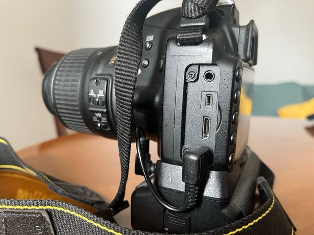 Nikon D3200 + obiettivo 18-55