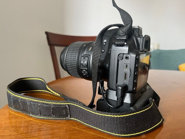 Nikon D3200 + obiettivo 18-55