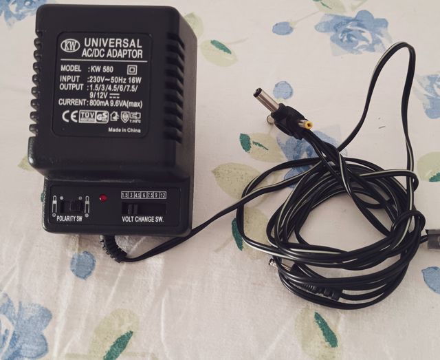 Universal AC/AD Adaptor Model kW 580 Input 230-50h