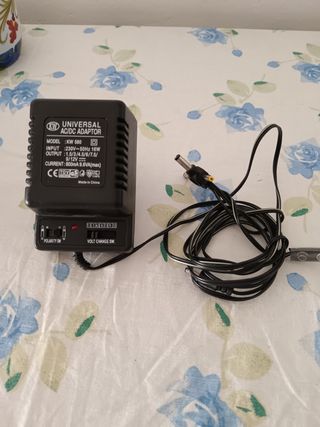 Universal AC/AD Adaptor Model kW 580 Input 230-50h