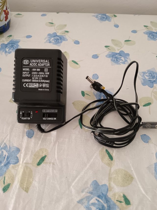 Universal AC/AD Adaptor Model kW 580 Input 230-50h