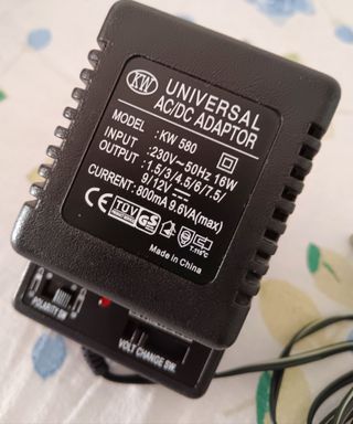 Universal AC/AD Adaptor Model kW 580 Input 230-50h