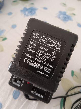 Universal AC/AD Adaptor Model kW 580 Input 230-50h