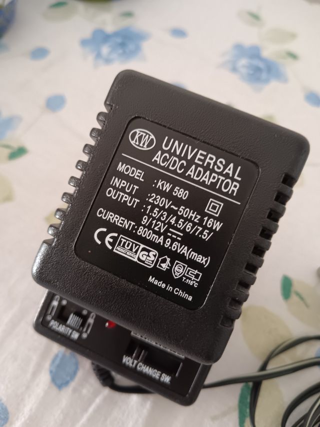 Universal AC/AD Adaptor Model kW 580 Input 230-50h