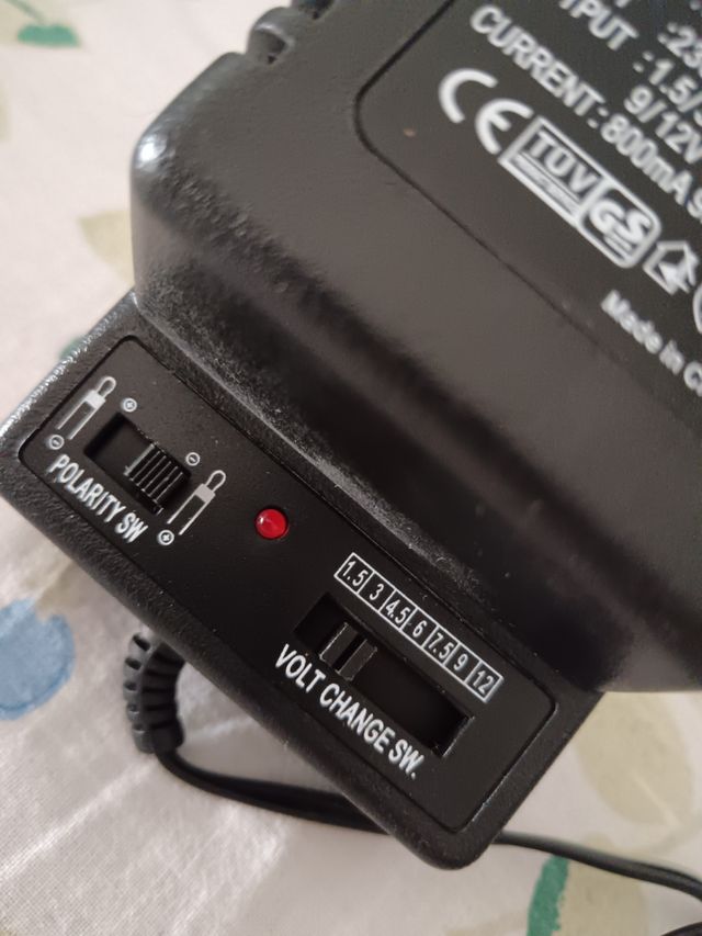 Universal AC/AD Adaptor Model kW 580 Input 230-50h