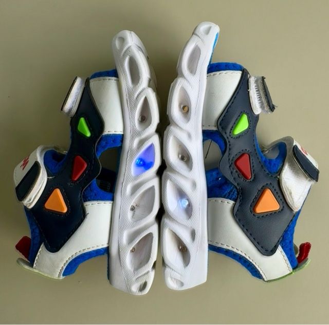 Sandalias talla 22 con luz