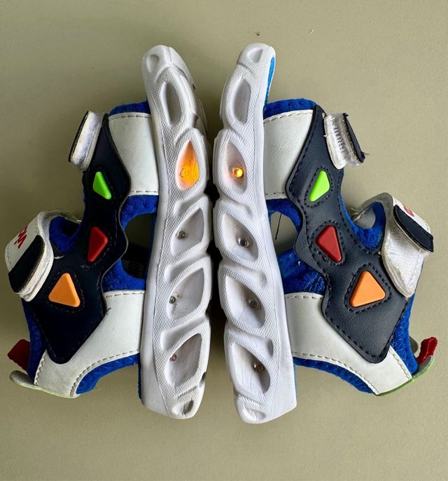 Sandalias talla 22 con luz