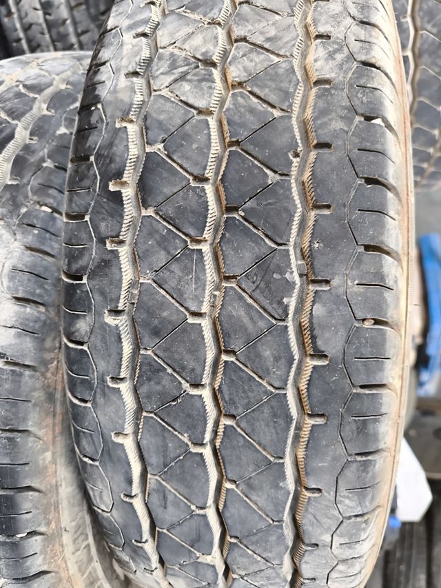 Neumáticos carga 205/70R15C segunda mano. 