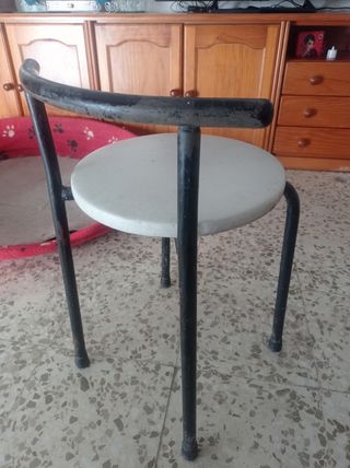 Taburete metálico blanco y negro