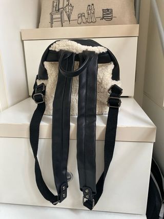 Mochila pequeña peluche beige-negra