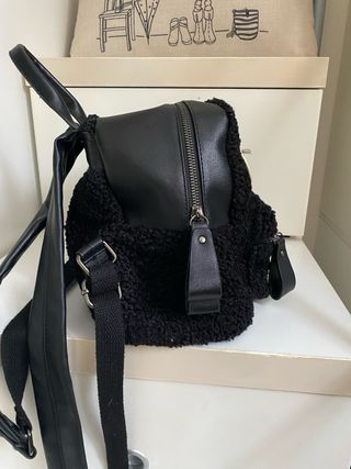 Mini mochila negra peluche