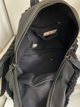 Mini mochila negra peluche
