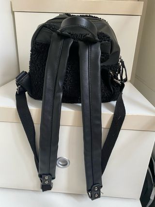 Mini mochila negra peluche
