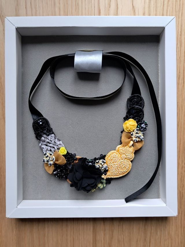 Collar IrinasB negro y amarillo