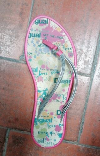Chanclas fucsia y plateadas mujer