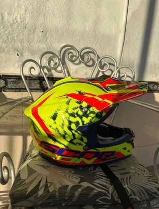 SE VENDE CASCO DE MOTOCROSS