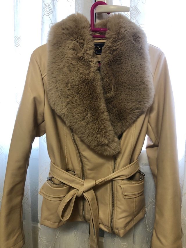 Chaqueta de piel sintetica cuello termico Elegante