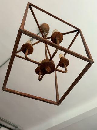 Lámpara colgante estilo vintage industrial.