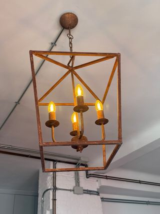 Lámpara colgante estilo vintage industrial.