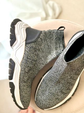 Botines tenis Guess - negros