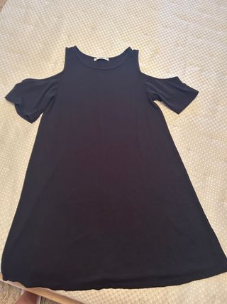 Vestido negro hombros descubiertos